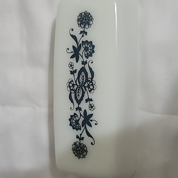 Vintage Pyrex Old Town Blue Onion Glass Covered Butter Dish Kitchen - Picture 6 of 6